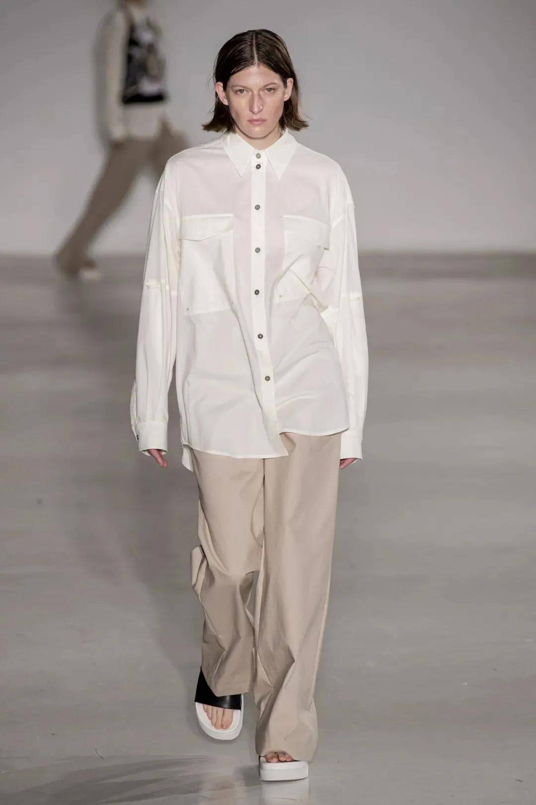 2021春夏女装衬衫趋势为经典单品注入创新设计